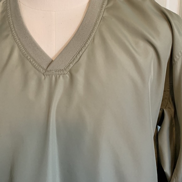 Mens nylon and polyester v-neck pullover. - Picture 2 of 6